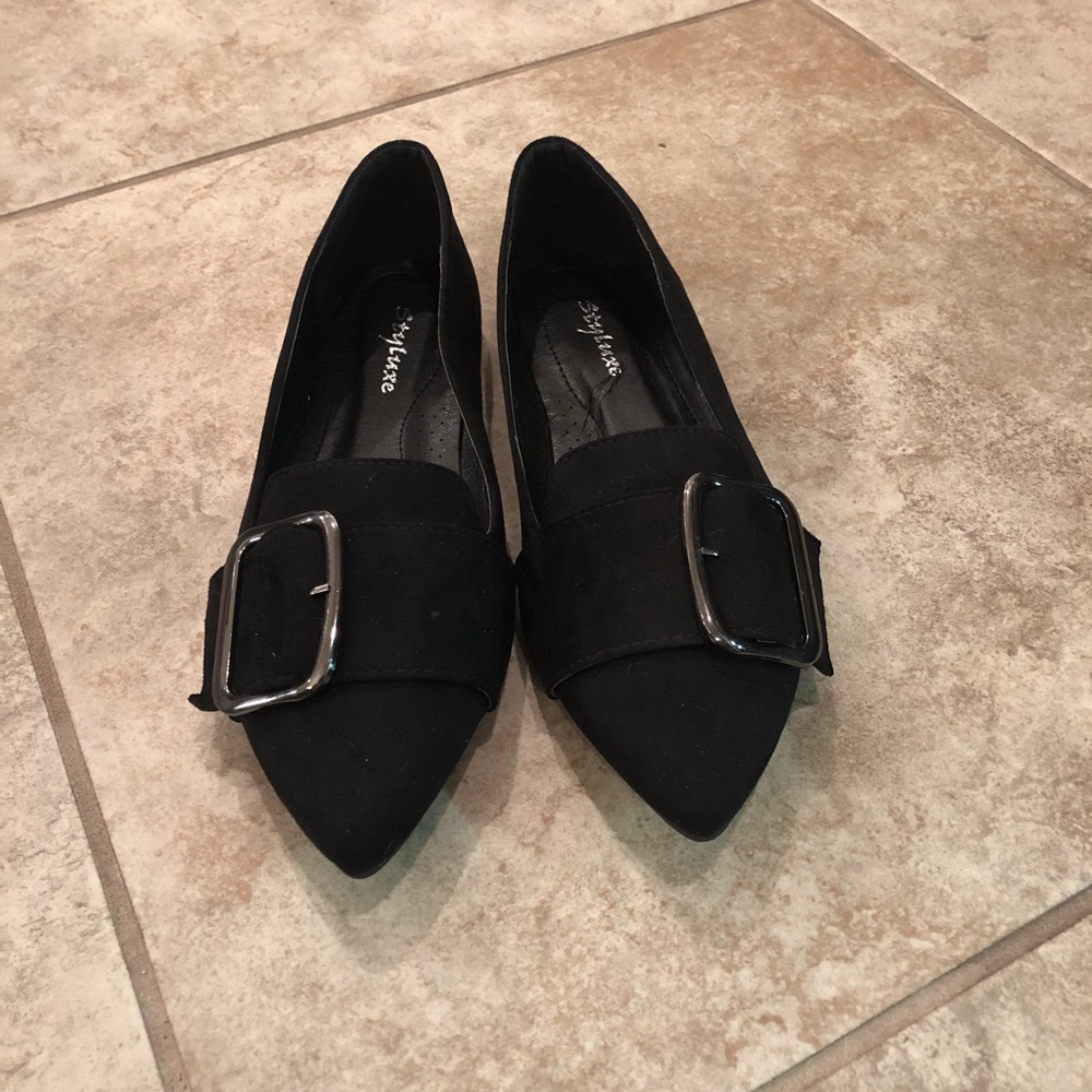 Buckle flats